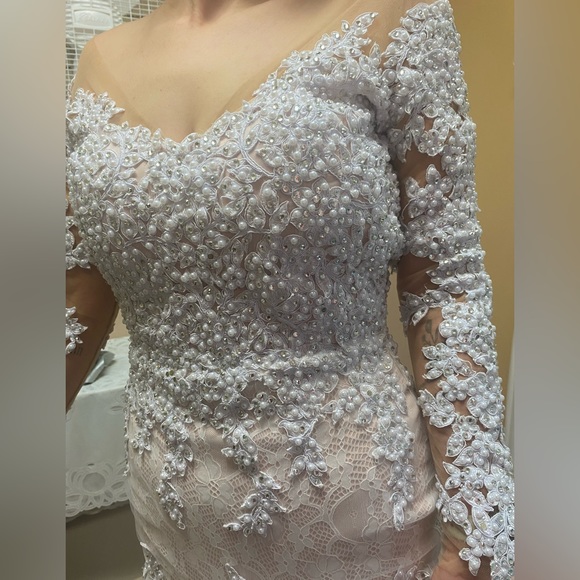 Wedding gown - Picture 5 of 10